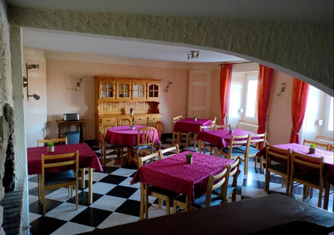 Hotel Les Remparts Nozeroy Exterior photo