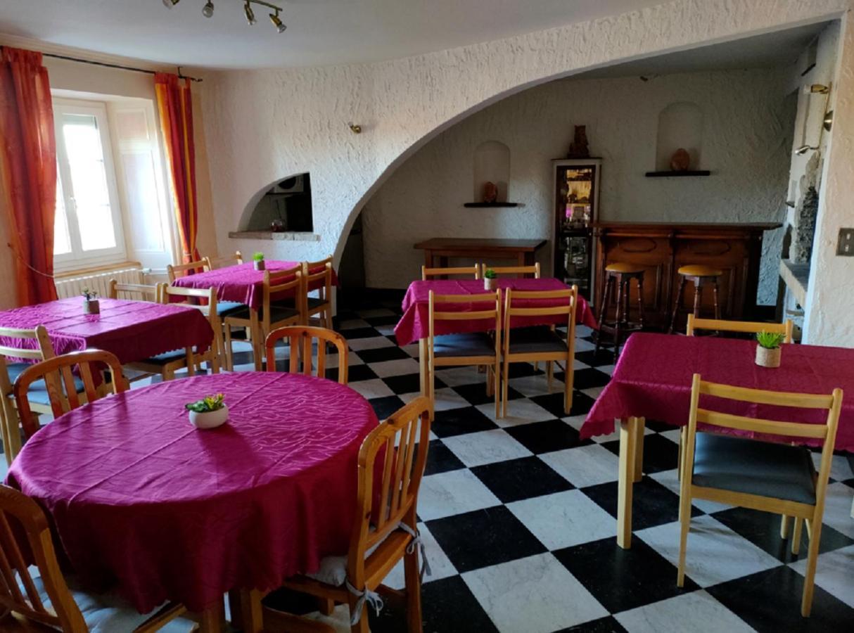 Hotel Les Remparts Nozeroy Exterior photo