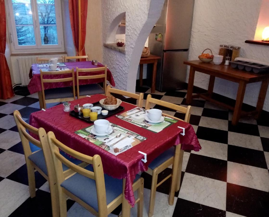 Hotel Les Remparts Nozeroy Exterior photo
