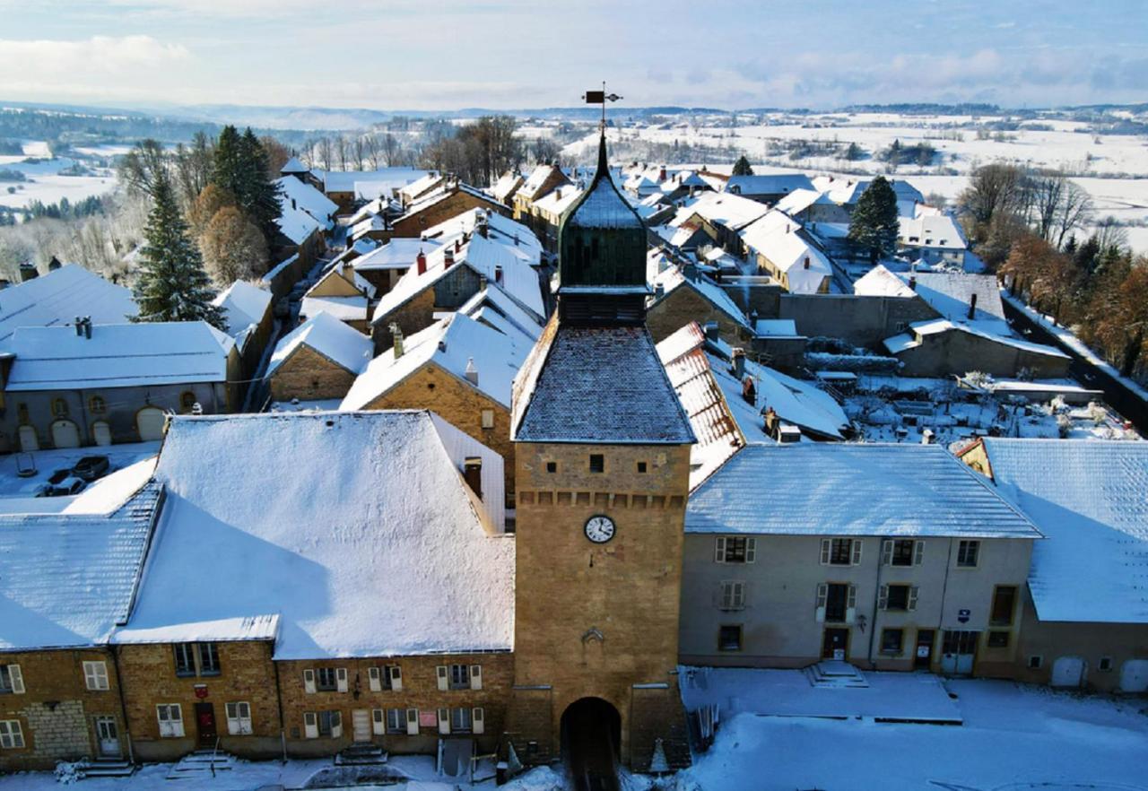 Hotel Les Remparts Nozeroy Exterior photo
